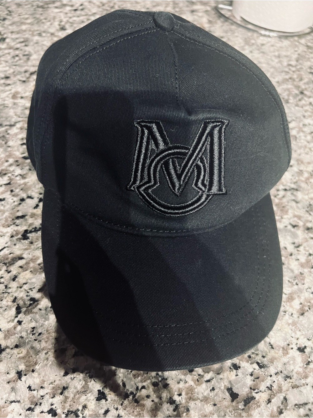 Moncler hat - Picture 1 of 3